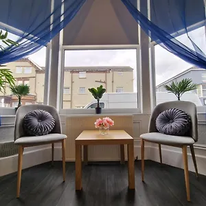 Green Paradise Apartments Apartment