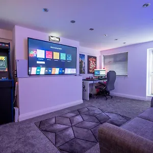 Cavendish Cat And Gaming House Homestay